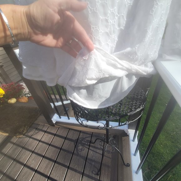 HP! $3/$33 Maurices white top, lightweight lacey print, size L, EUC - Picture 10 of 10